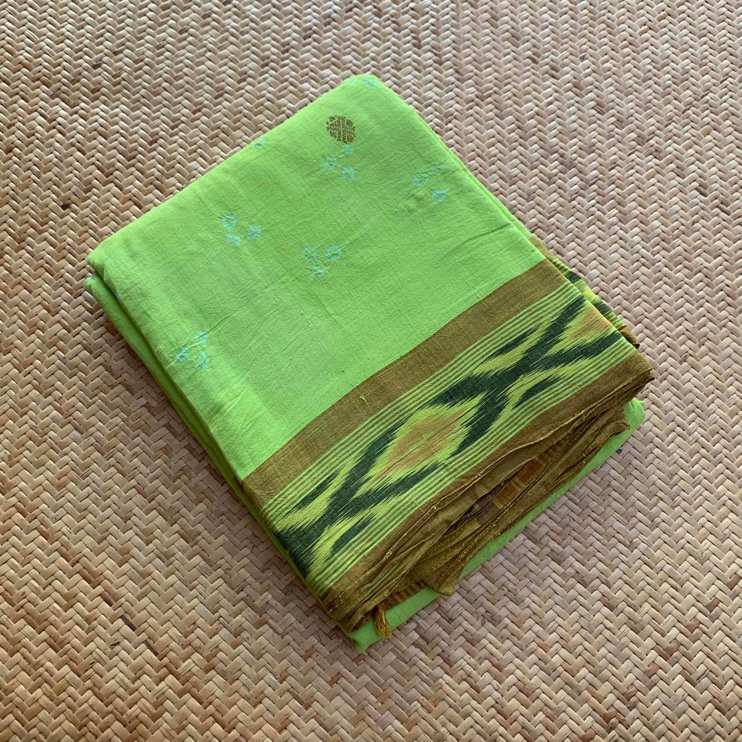 Green saree , Hand Woven Hand knotted Sungudi Cotton saree, Kaikattu Sungadi