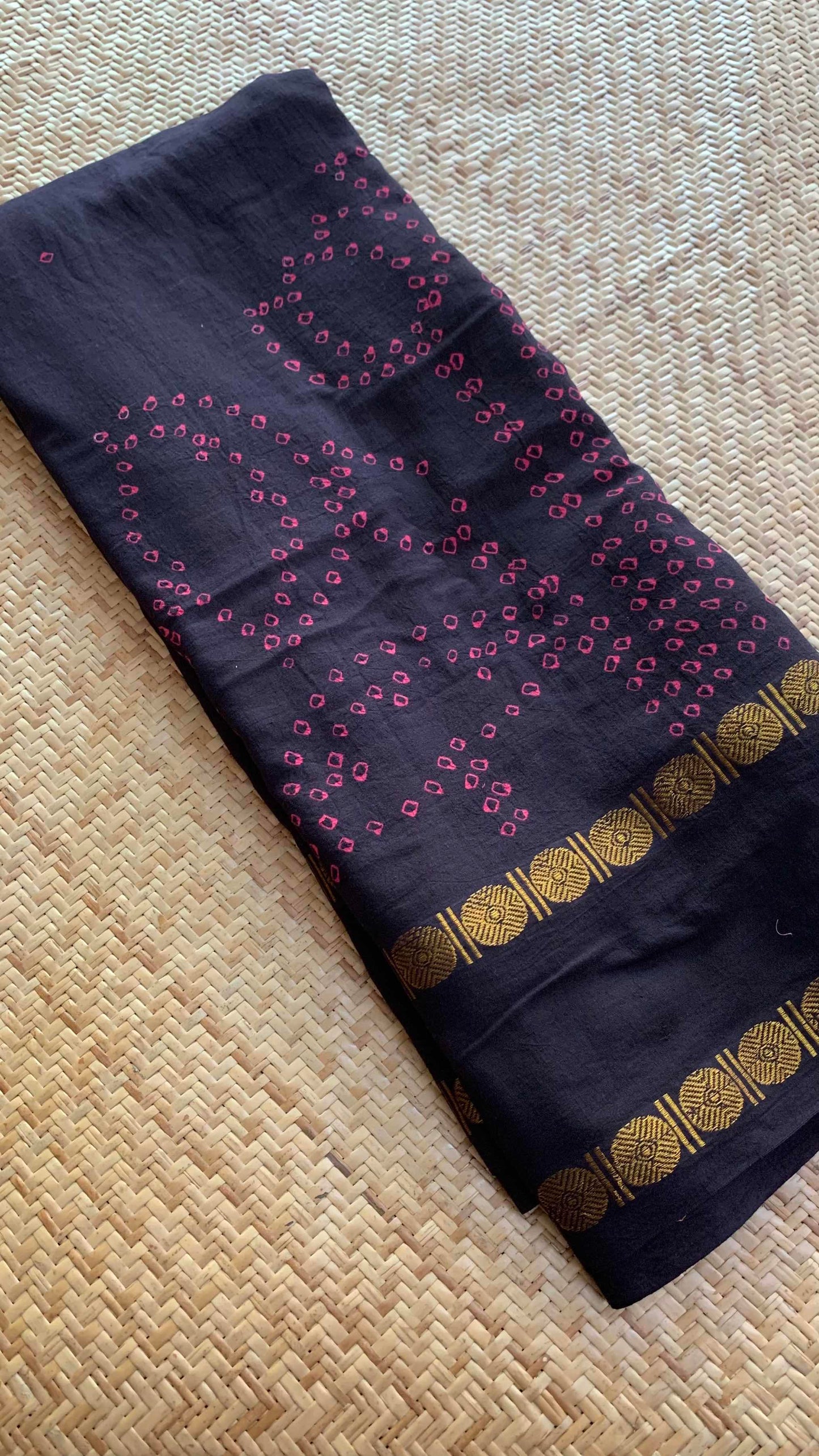 Black Saree With Pink Dots and Hand Mirror Embroidery EXCLUSIVE, Hand knotted Sungudi Cotton saree, Kaikattu Sungadi