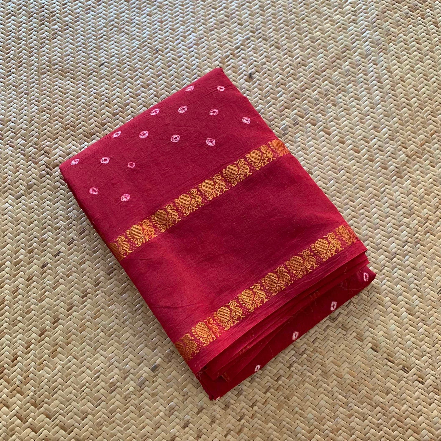 Red Saree, Hand knotted Sungudi On a Annam Border Cotton saree, Kaikattu Sungudi