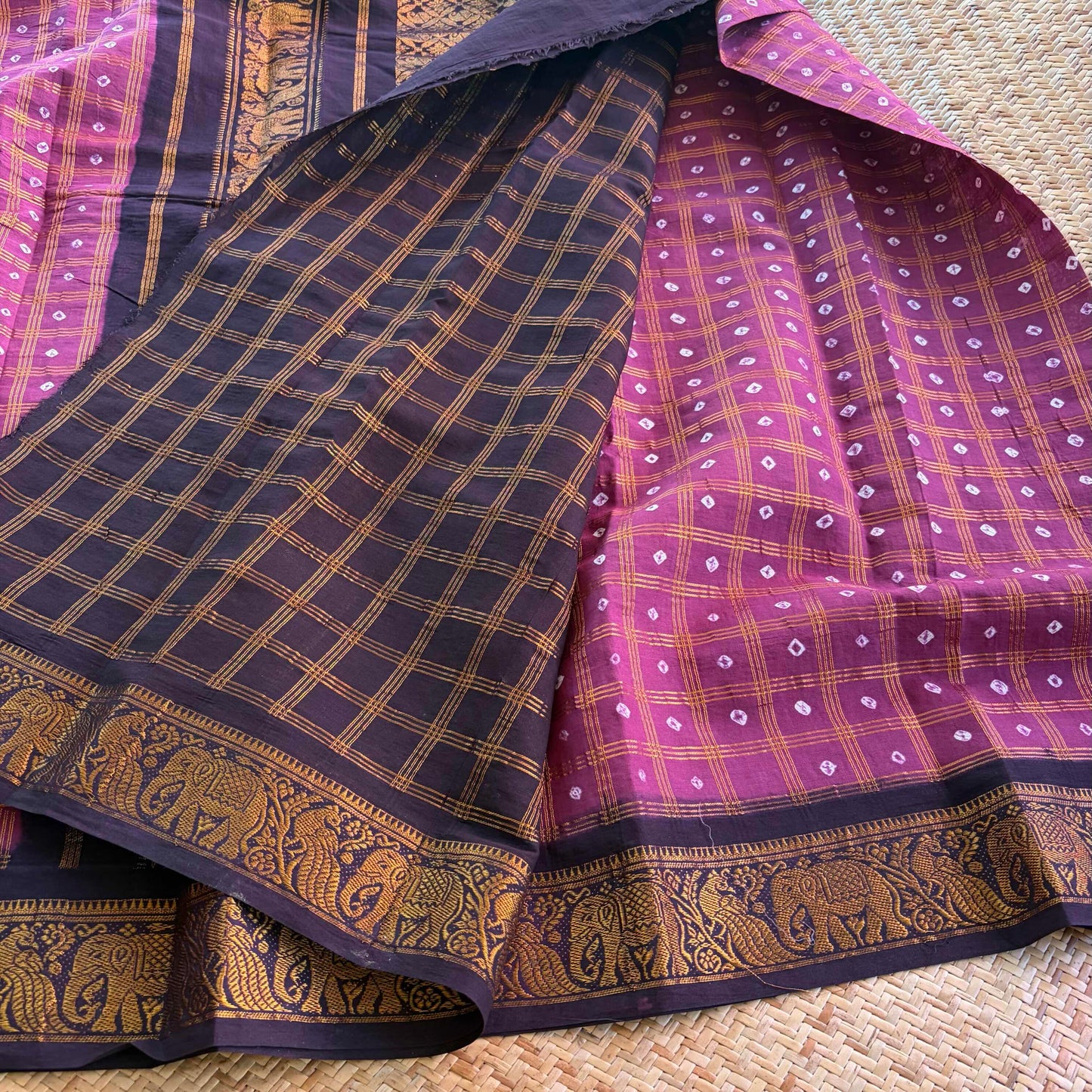 Dusty Purple Saree With Deep Brown Border, Hand knotted Sungudi On Cotton saree, Kaikattu Sungudi