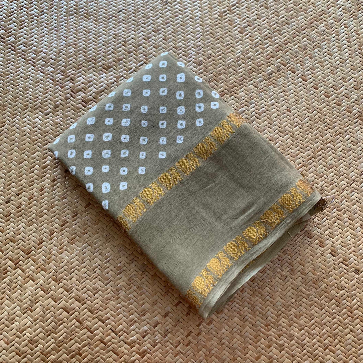 Grey Green Saree, Hand knotted Sungudi On a Rudraksham Border Cotton saree, Kaikattu Sungadi