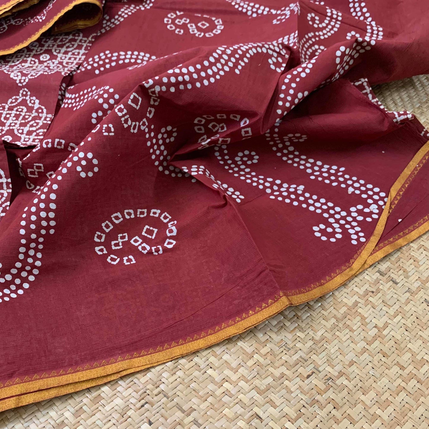 Madisar 9.5 Yards Brown Sungudi Saree With Kolam Wax Print.