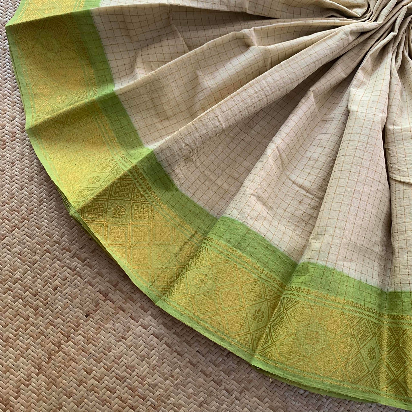 Cream Saree With Green Border, Madurai Kattam, Sungudi Cotton Saree