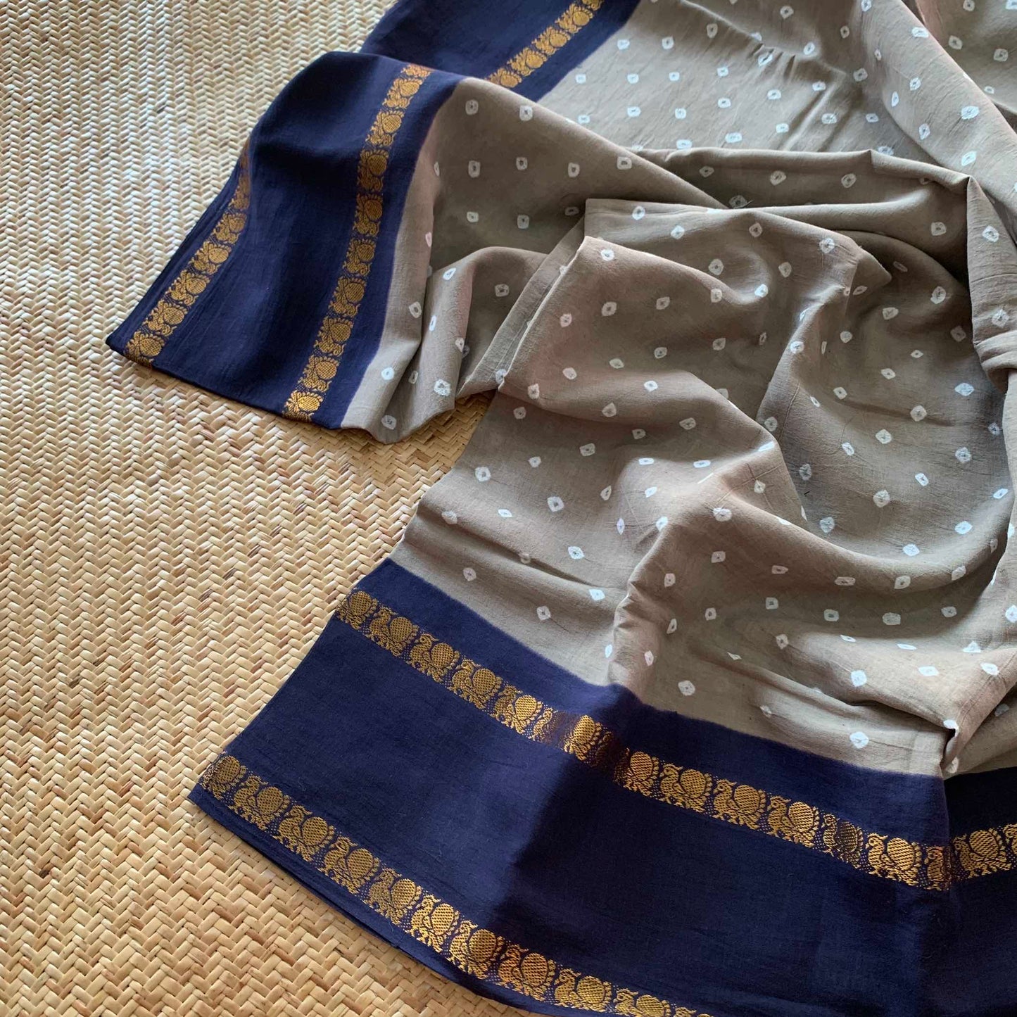 Grey Saree With Blue Border, Hand knotted Sungudi On a Rudraksham Border Cotton saree, Kaikattu Sungadi