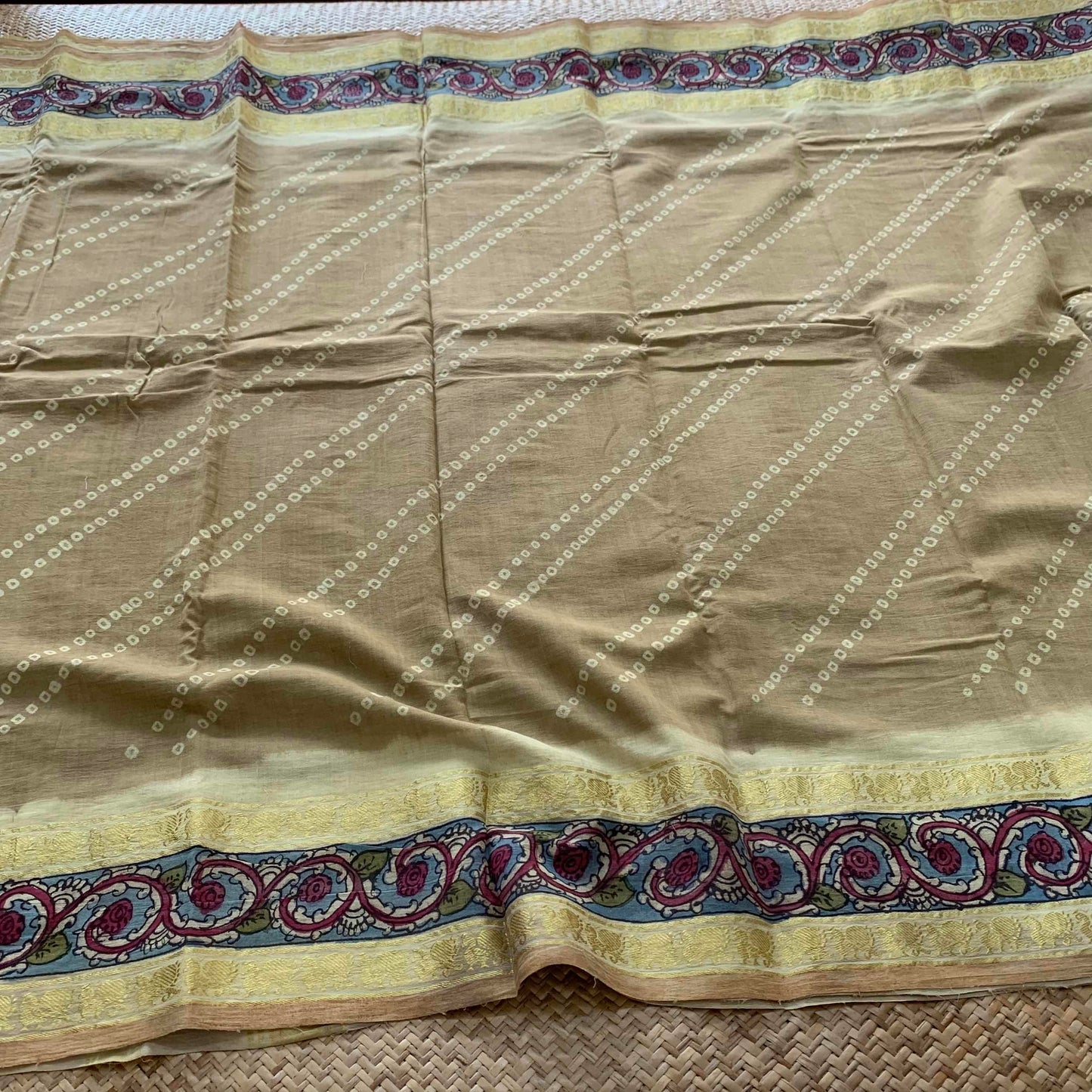 Beige Kaikattu Sungudi Saree With Kalamkari Border, Pallu And Blouse Piece On a Hand woven Cotton saree, Kaikattu Sungadi