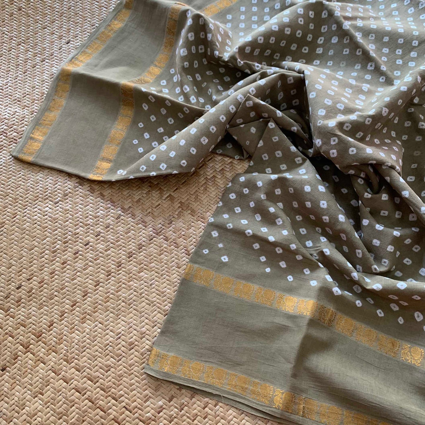 Grey Green Saree, Hand knotted Sungudi On a Rudraksham Border Cotton saree, Kaikattu Sungadi