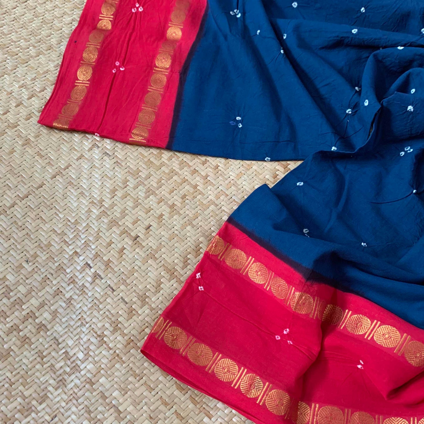 Rama Blue Saree Pinkish Maroon Border, Hand knotted Sungudi On Rudraksham Border Non-Starch Cotton saree, Kaikattu Sungadi