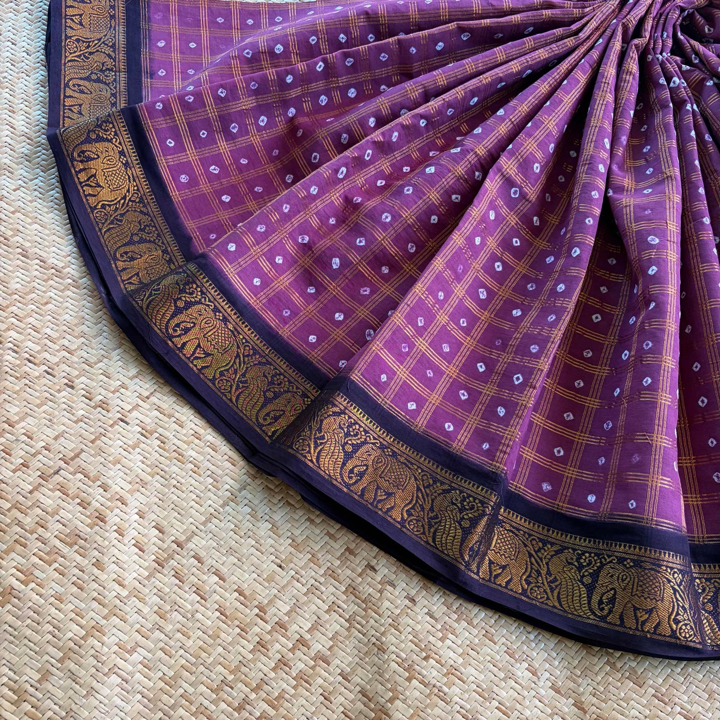 Dusty Purple Saree With Deep Brown Border, Hand knotted Sungudi On Cotton saree, Kaikattu Sungudi