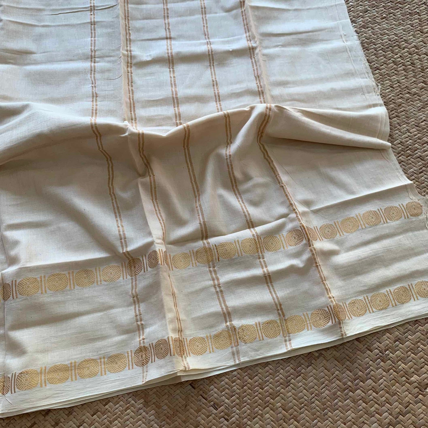 Off White Saree With Kalamkari Blouse , Zari Rudraksham Rettai Pettu Border , Clamp dyed (Kattu sayam).