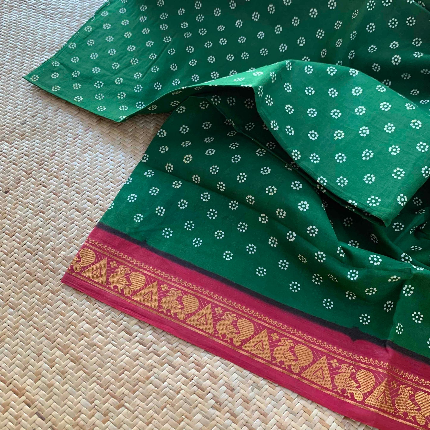 Green Saree With White Wax Print, Half Fine Zari Premium Sungudi Cotton Sarees