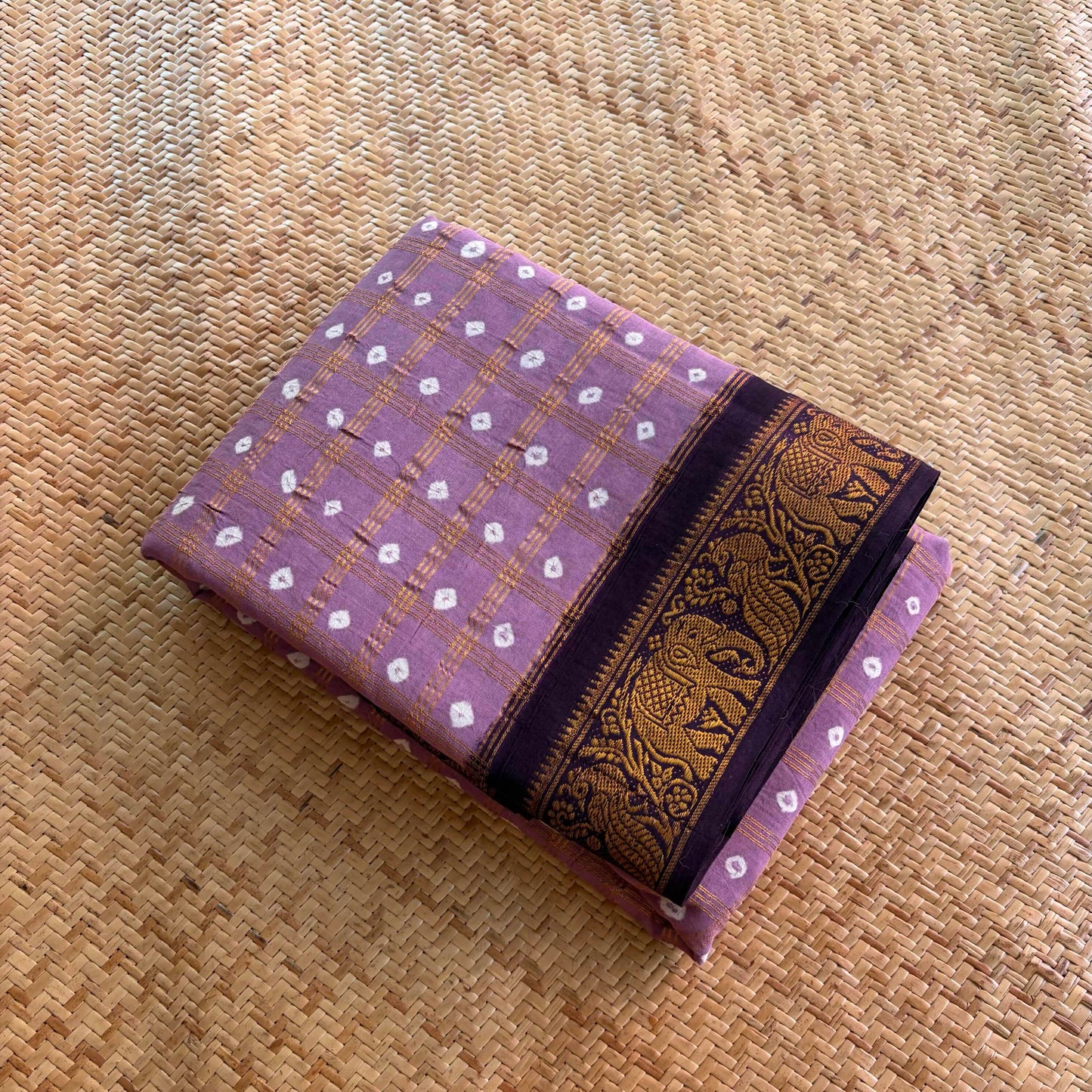 Lilac Saree With Deep Purple Border, Hand knotted Sungudi On Cotton saree, Kaikattu Sungudi