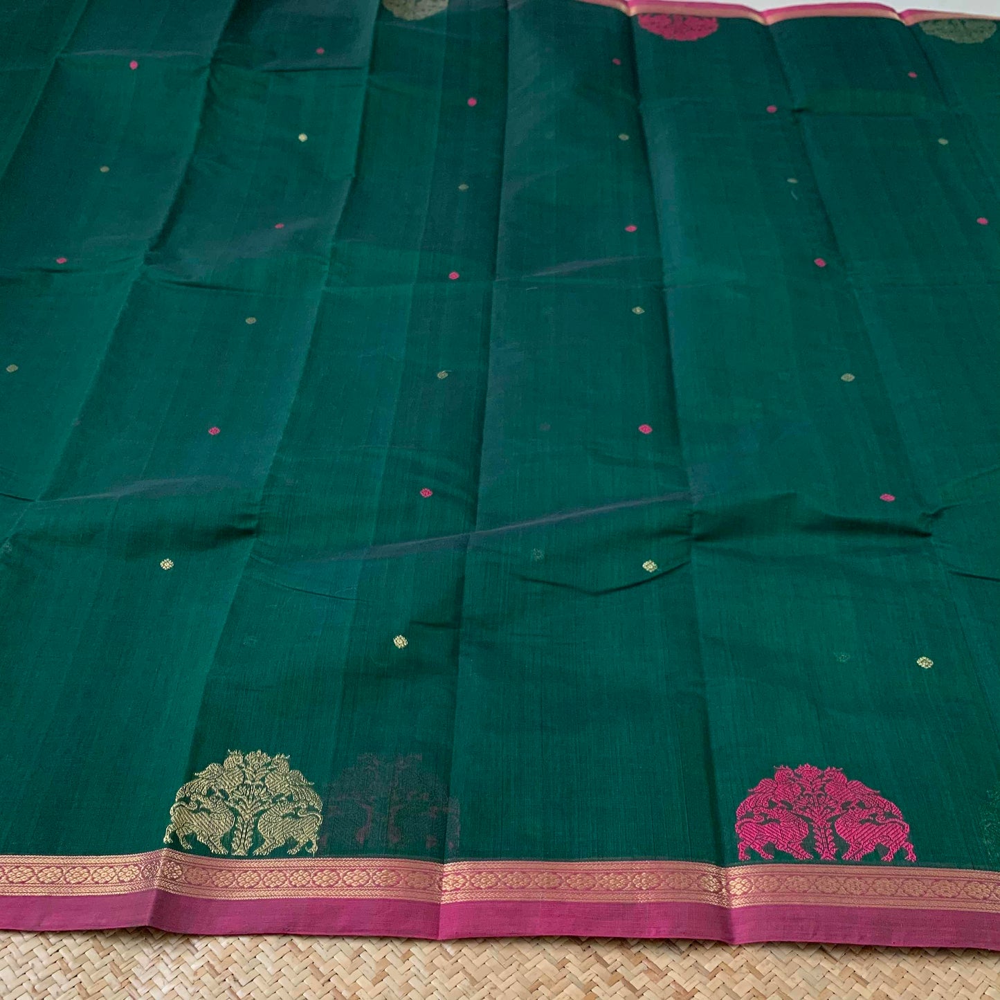Handwoven Green Double Tone With Pink , Kanchipuram Grand Pallu