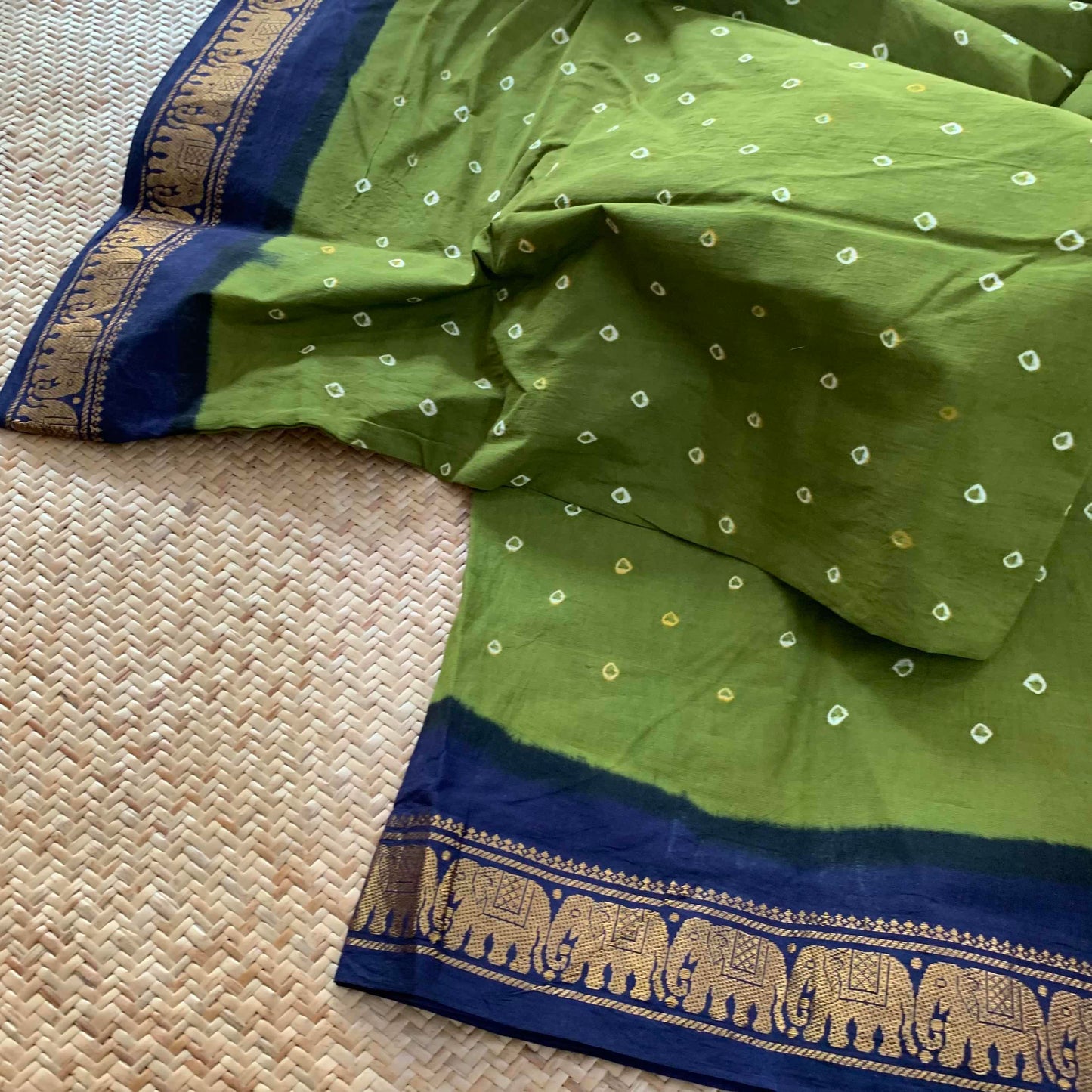 Green With Blue Saree , Hand knotted Sungudi On a Yannai Border Cotton saree, Kaikattu Sungadi