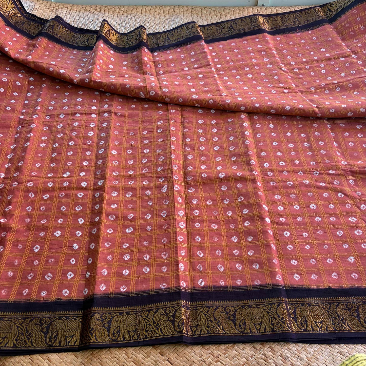 Peach Saree With Deep Brown Border, Hand knotted Sungudi On Cotton saree, Kaikattu Sungudi