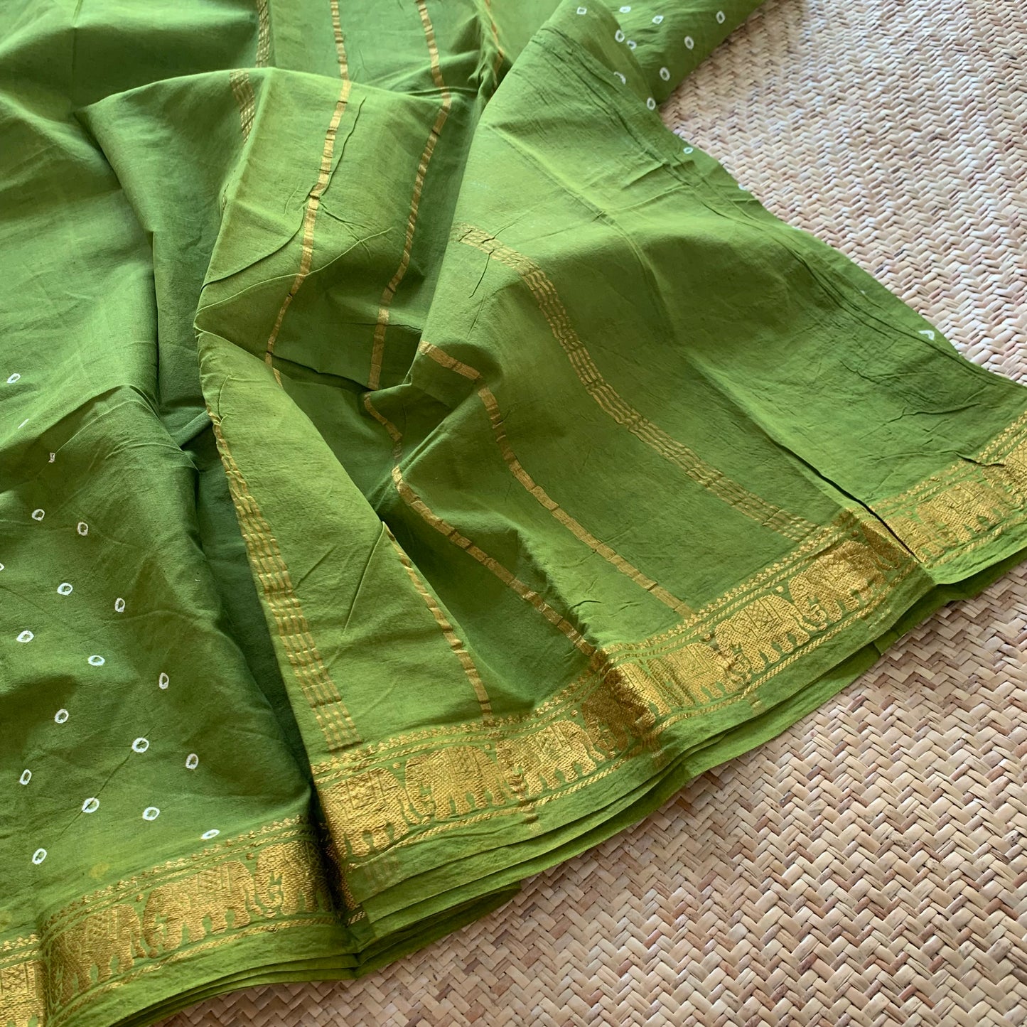 Olive Green Saree Combo , Hand knotted Sungudi , Kaikattu Cotton Sungadi