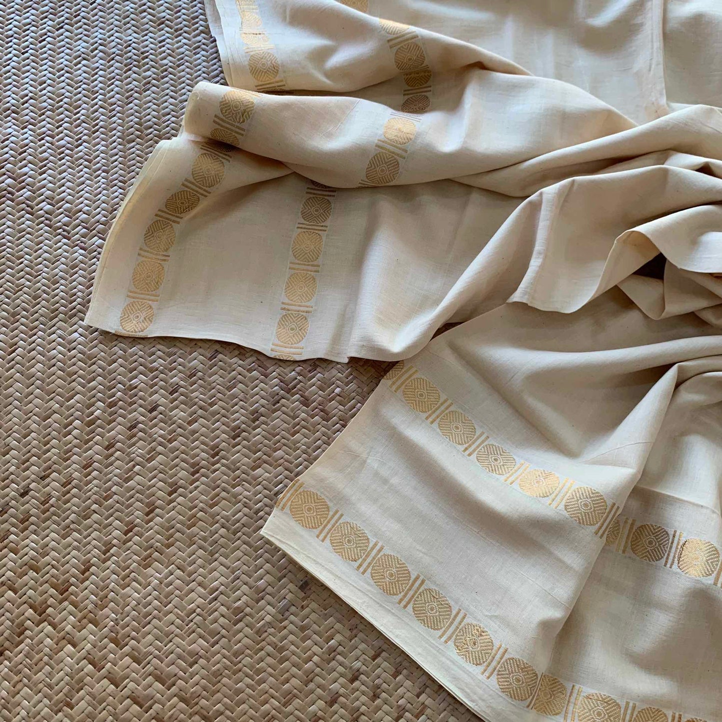 Off White Saree With Kalamkari Blouse , Zari Rudraksham Rettai Pettu Border , Clamp dyed (Kattu sayam).