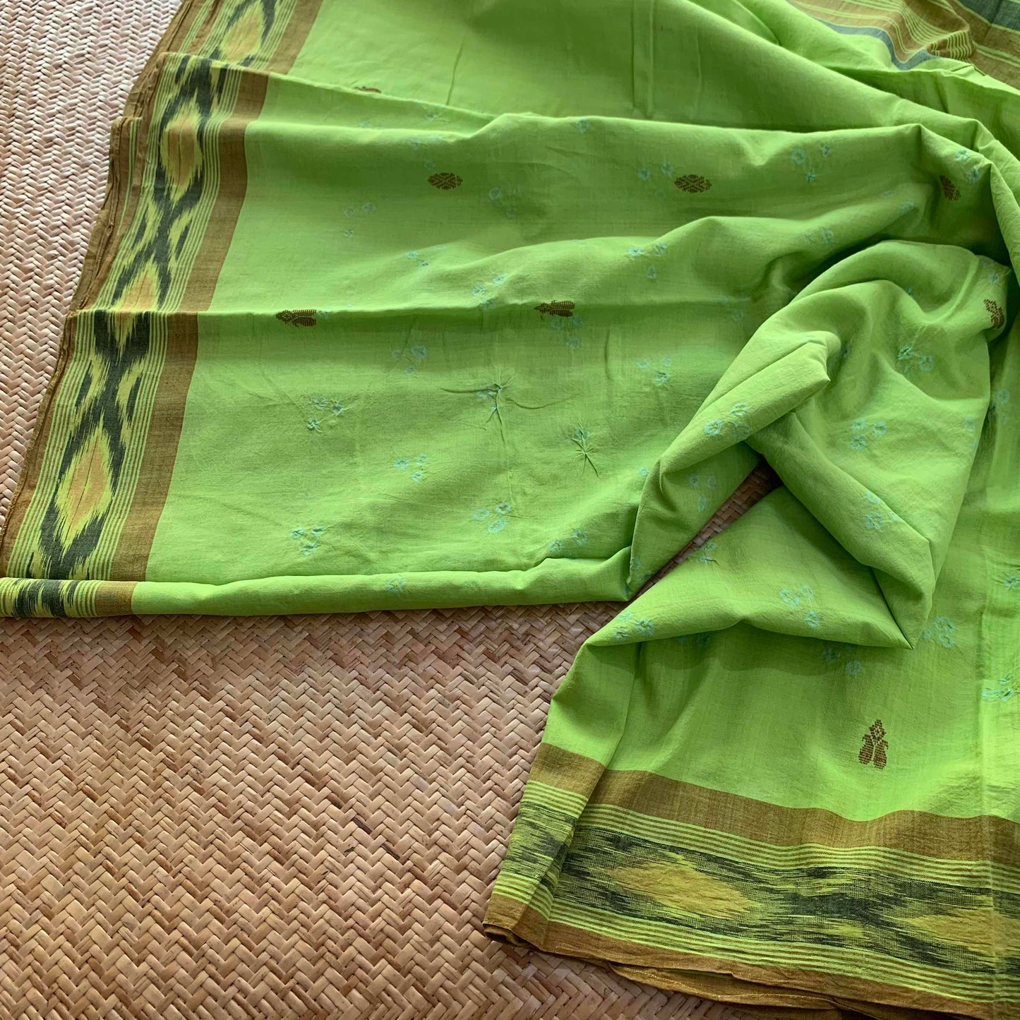 Green saree , Hand Woven Hand knotted Sungudi Cotton saree, Kaikattu Sungadi