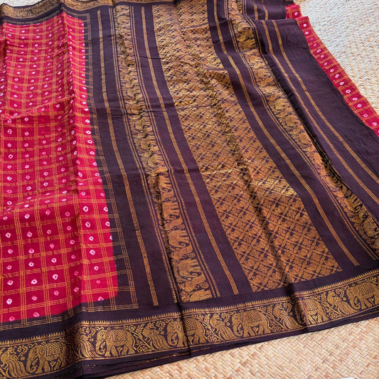 Red Saree With Brown Border, Hand knotted Sungudi On Cotton saree, Kaikattu Sungudi