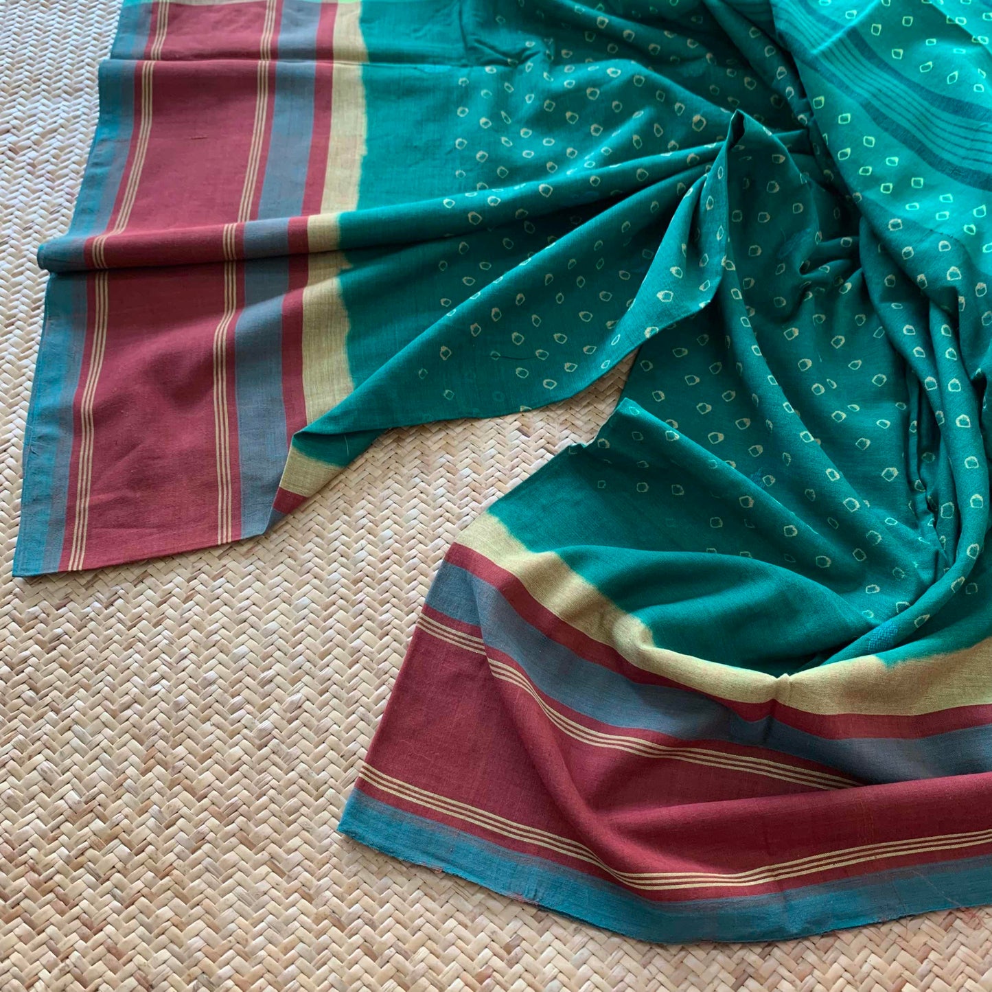 Too Many Dots Green Hand knotted Sungudi, Handloom saree