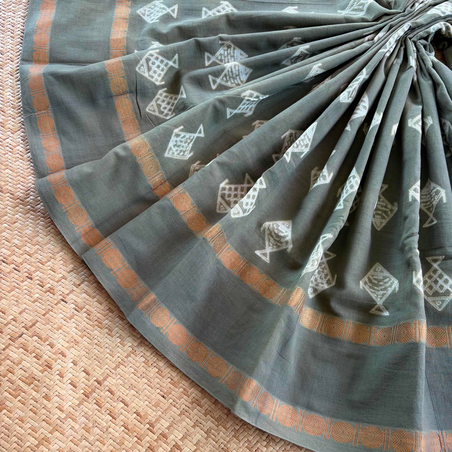 Kite , Hand Crafted Nui Shibori Sungudi Cotton Saree