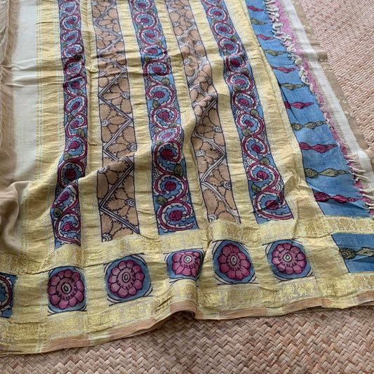 Beige Kaikattu Sungudi Saree With Kalamkari Border, Pallu And Blouse Piece On a Hand woven Cotton saree, Kaikattu Sungadi