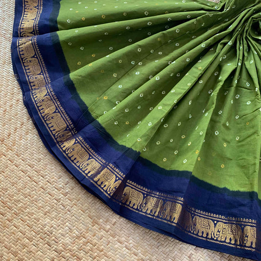 Green With Blue Saree , Hand knotted Sungudi On a Yannai Border Cotton saree, Kaikattu Sungadi