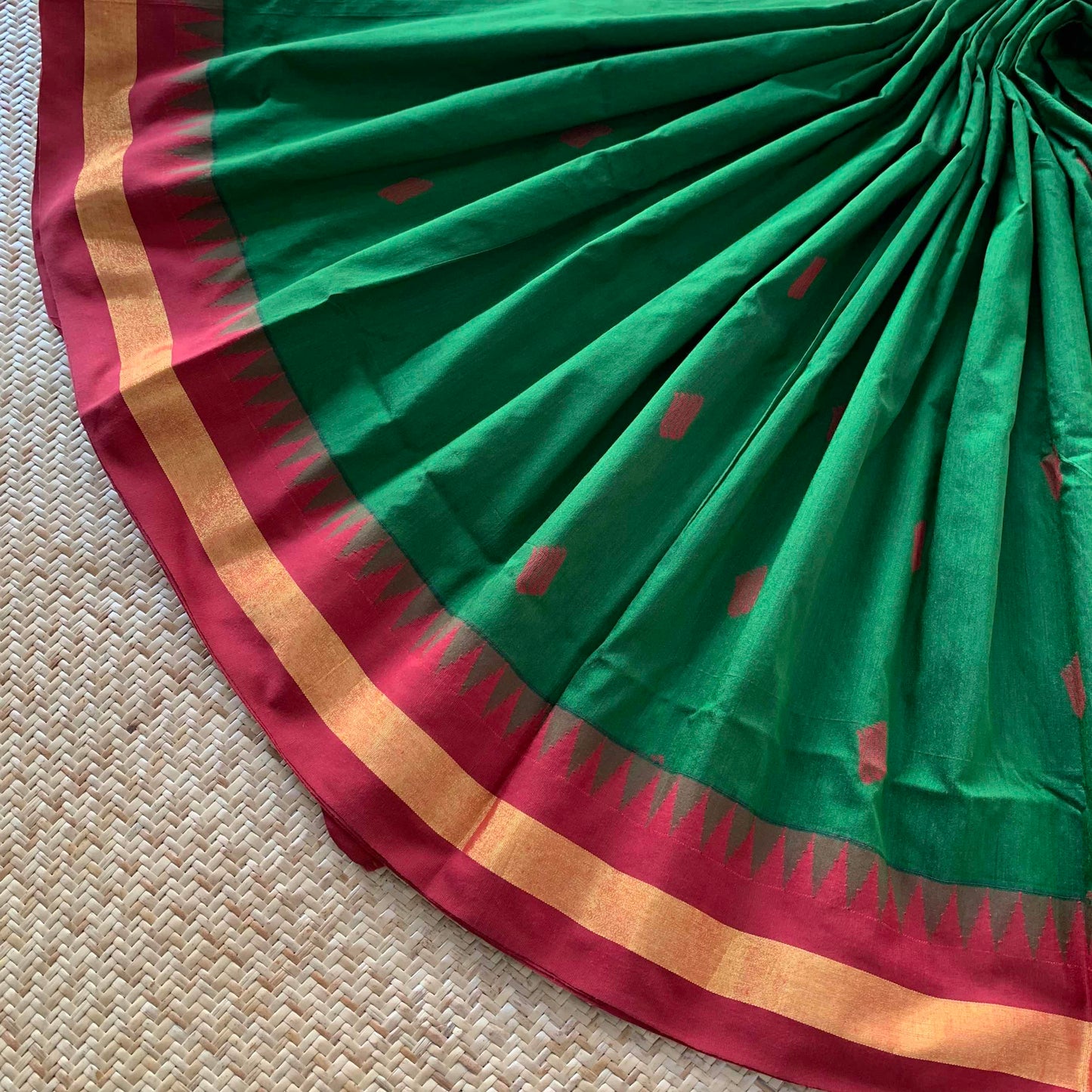 Green , Kalyani Silk Cotton.