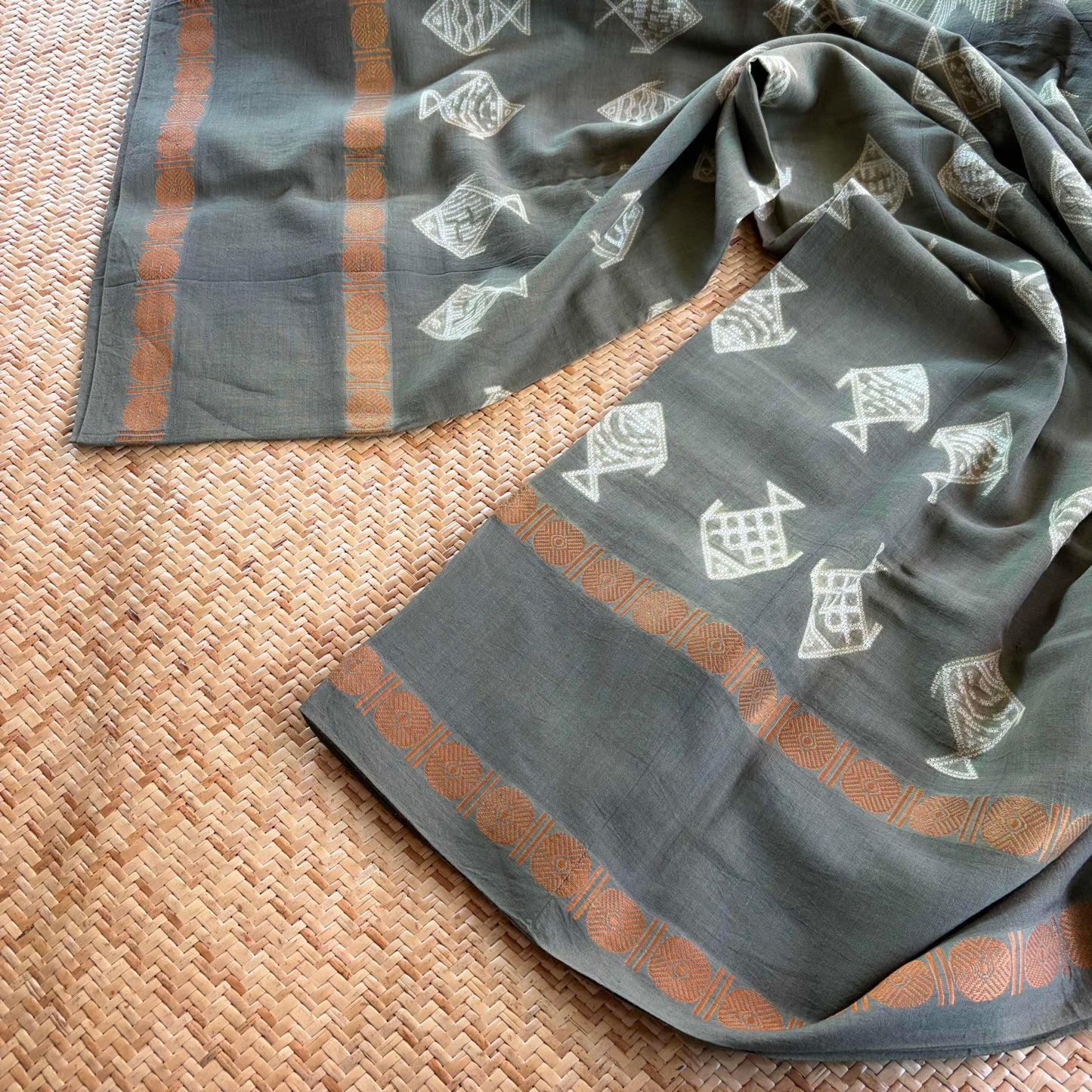 Kite , Hand Crafted Nui Shibori Sungudi Cotton Saree