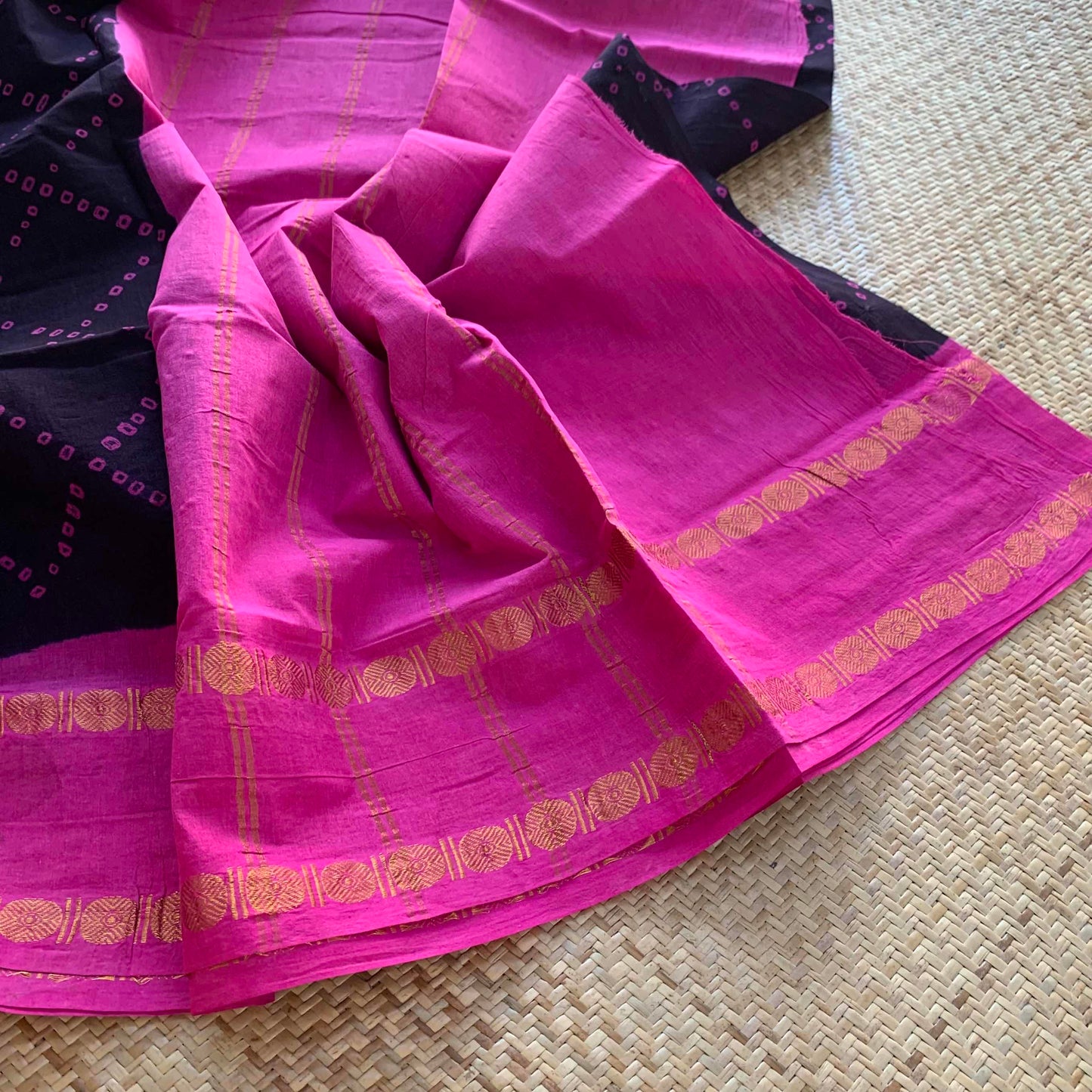 Coffe Brown Saree With Pink Border, Hand knotted Sungudi On a Rudraksham Border Cotton saree, Kaikattu Sungadi