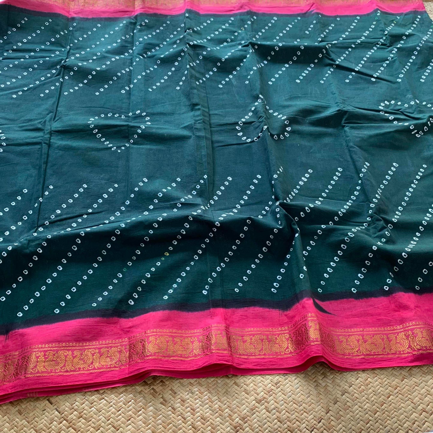 Bottle Green With Pink Saree , Hand knotted Sungudi , Kaikattu Cotton Sungadi