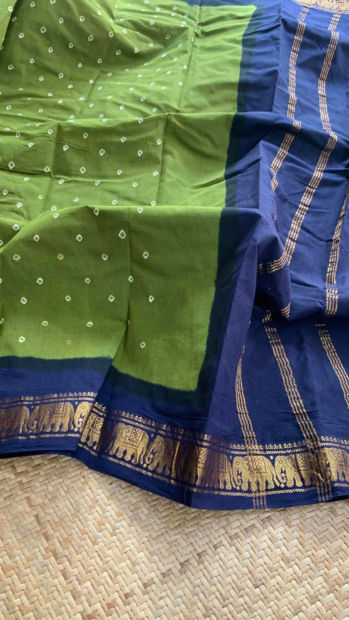 Green With Blue Saree , Hand knotted Sungudi On a Yannai Border Cotton saree, Kaikattu Sungadi