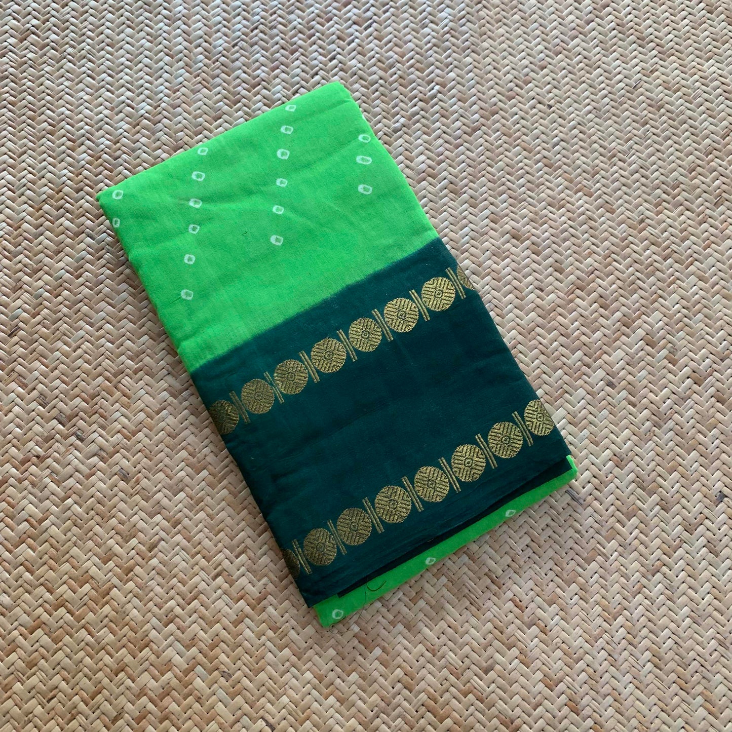 Green saree With Green Border, Hand knotted Sungudi On a Rudraksham Border Cotton saree, Kaikattu Sungadi
