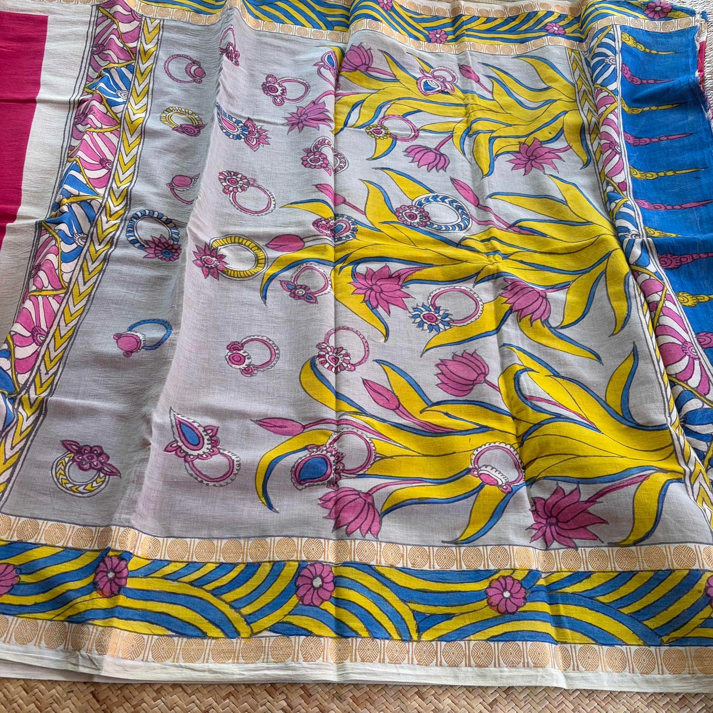 Flower 🌸- Kalamkari Hand Painted on a Madurai Sungudi Cotton saree. With Blouse