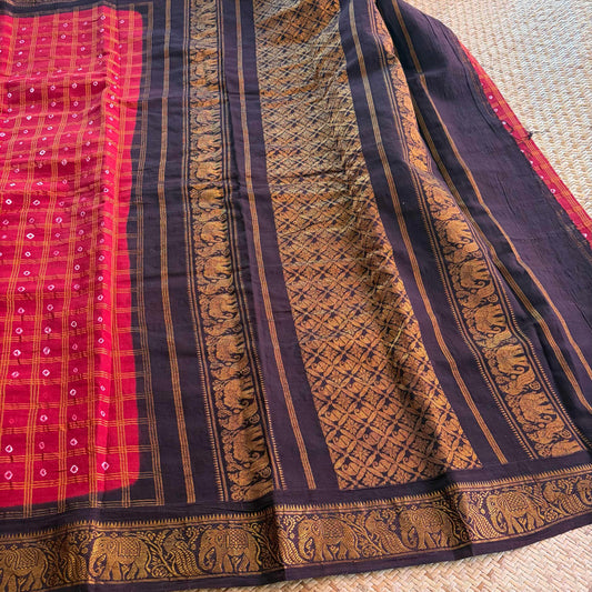 Red Saree With Brown Border, Hand knotted Sungudi On Cotton saree, Kaikattu Sungudi