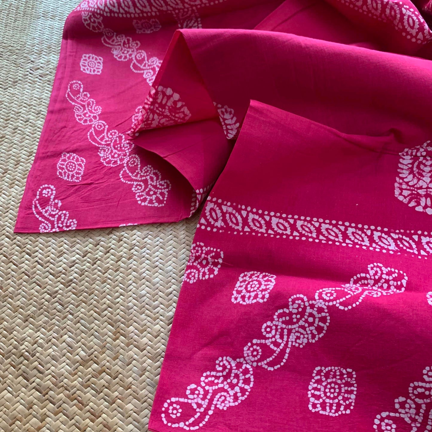 Pink Hand Crafted wax print Sungudi Cotton Saree