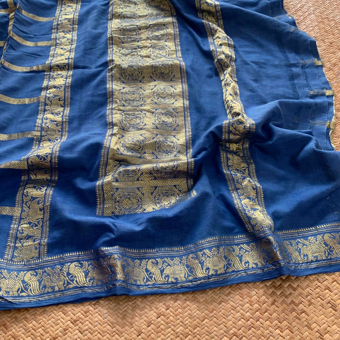 Blue Natural Dye Saree  , Hand knotted Sungudi On a Hand woven Grand Pallu Cotton saree, Kaikattu Sungadi