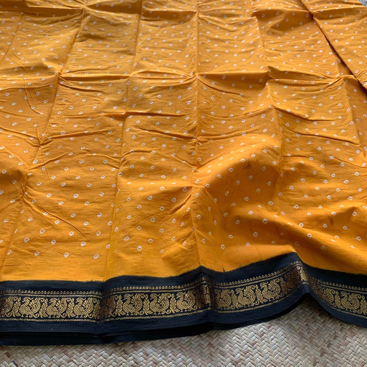 Yellow Saree , Hand knotted Sungudi On a Annam Border Cotton saree, Kaikattu Sungadi