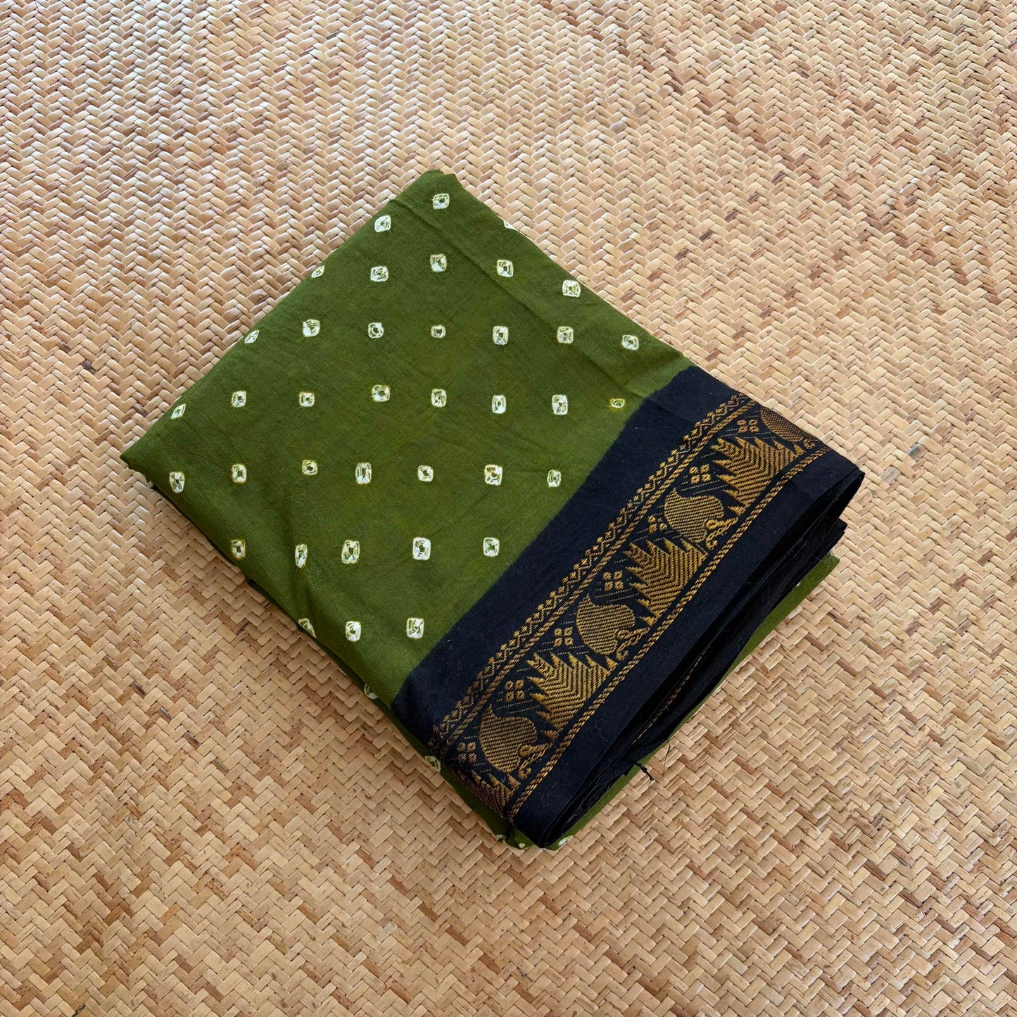 Green Saree With Black Border, Hand knotted Sungudi On a Border Cotton saree, Kaikattu Sungudi