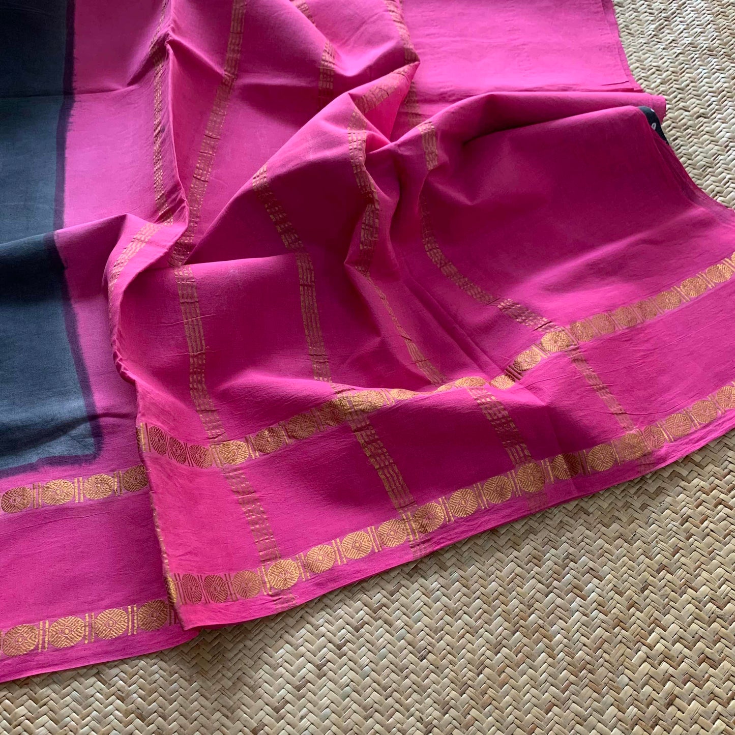 Grey Pink Saree With  Border, Hand knotted Sungudi On a Rudraksham Border Cotton saree, Kaikattu Sungadi