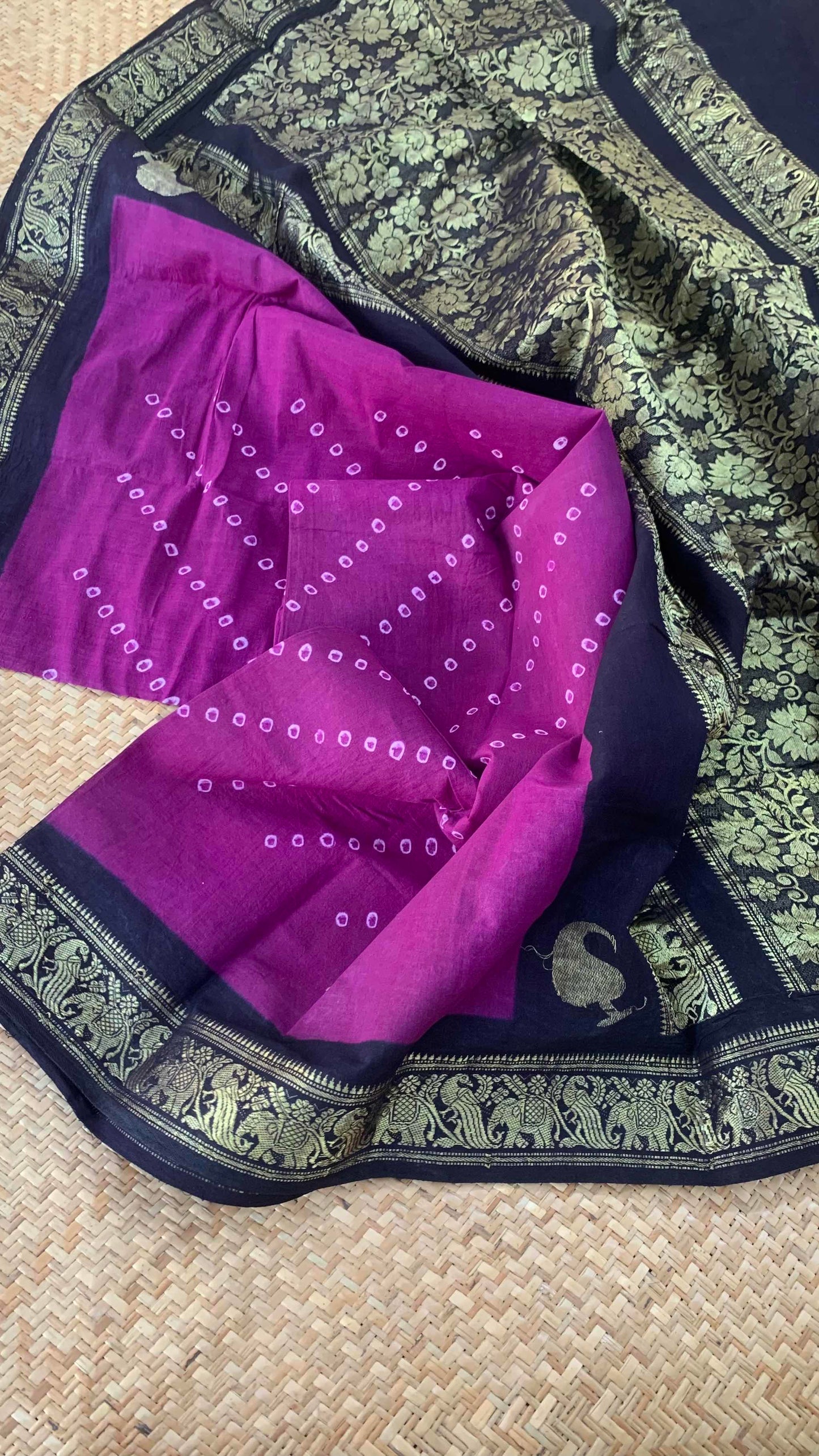Purple Saree With Black Border , Hand knotted Sungudi On a Hand woven Grand Pallu Cotton saree, Kaikattu Sungadi