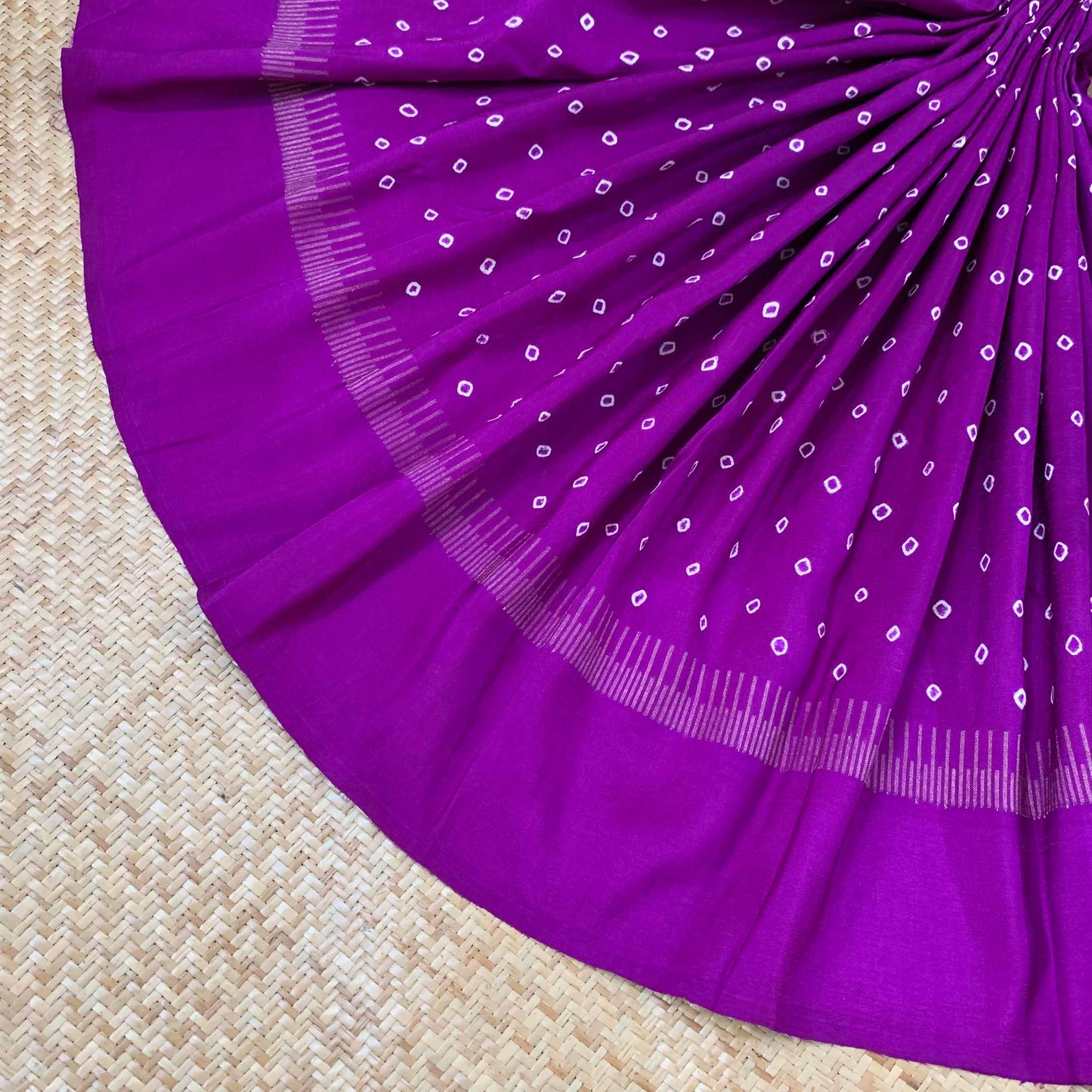 Magenta Kaikattu Sungadi On a Pure Kanchipuram Silk Saree