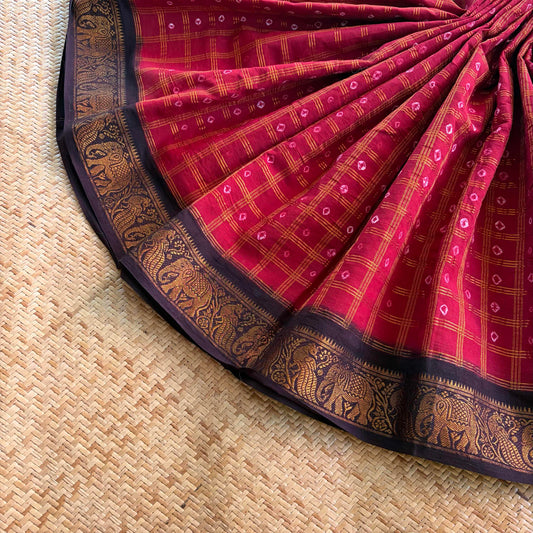 Red Saree With Brown Border, Hand knotted Sungudi On Cotton saree, Kaikattu Sungudi