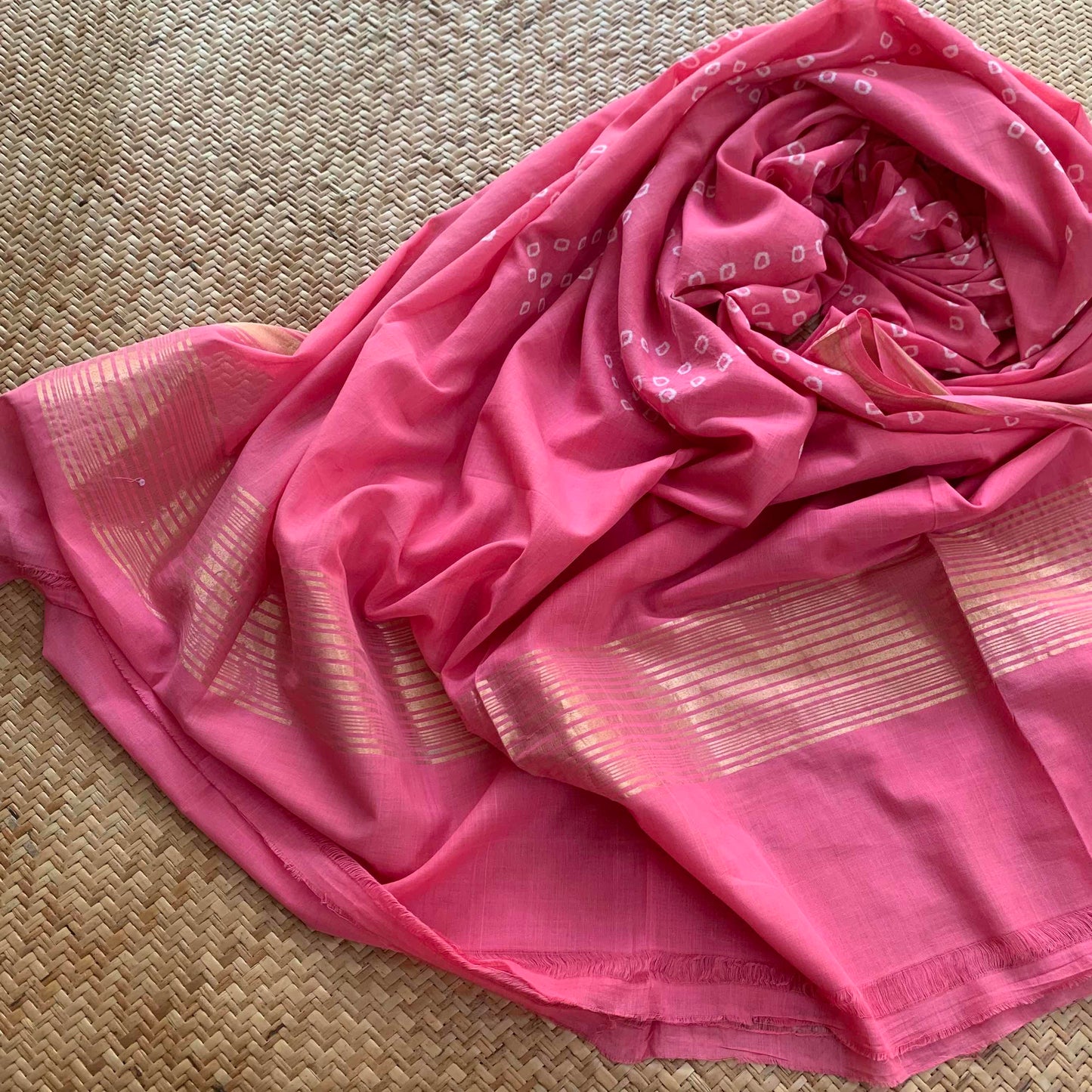 Pink Dupatta , Hand woven, Hand knotted Sungudi Cotton saree, Kaikattu Sungadi
