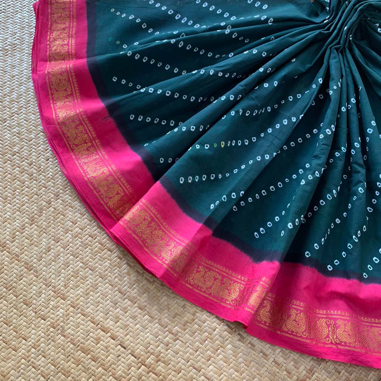 Bottle Green With Pink Saree , Hand knotted Sungudi , Kaikattu Cotton Sungadi