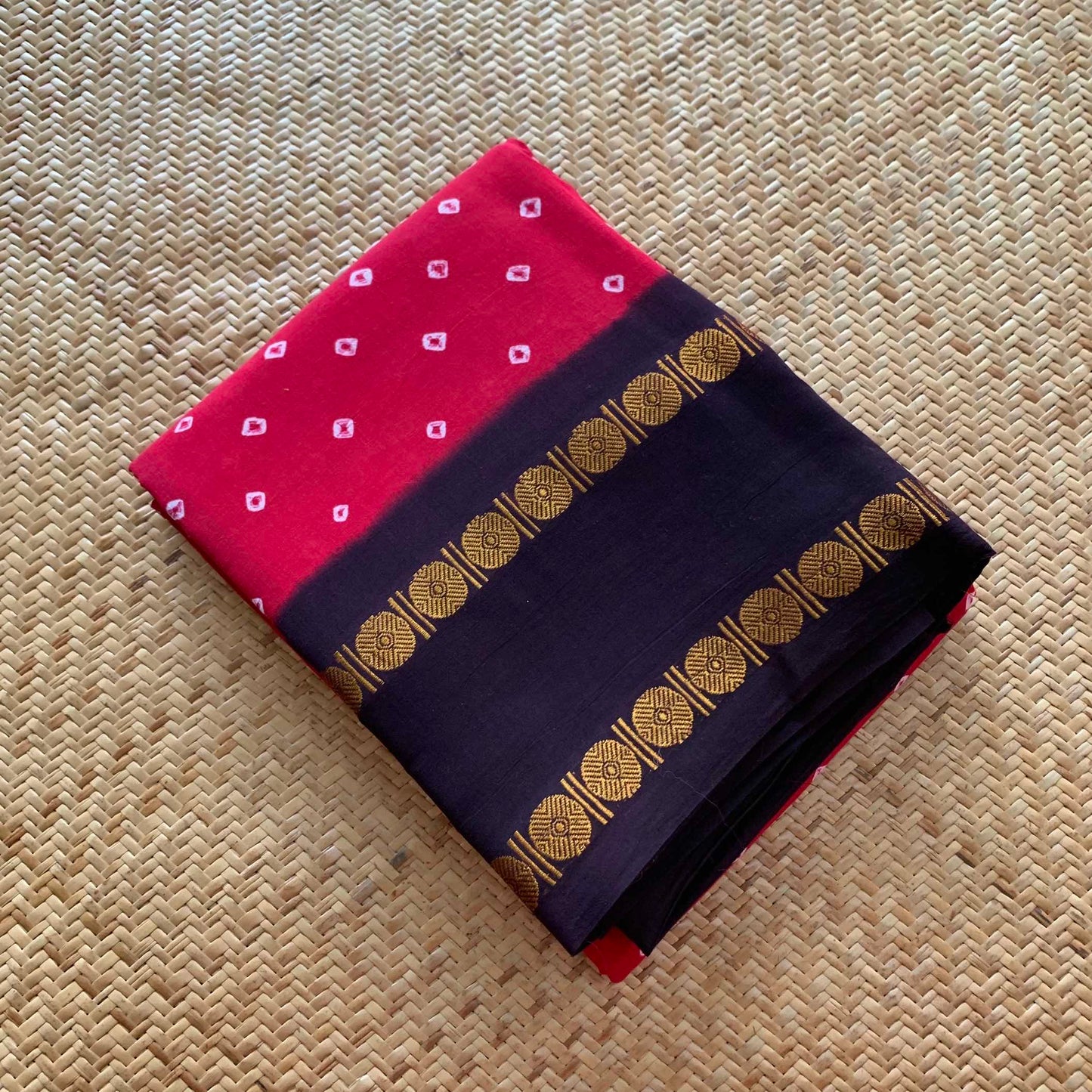 Red Saree With Black Border, Hand knotted Sungudi On a Rudraksham Border Cotton saree, Kaikattu Sungadi