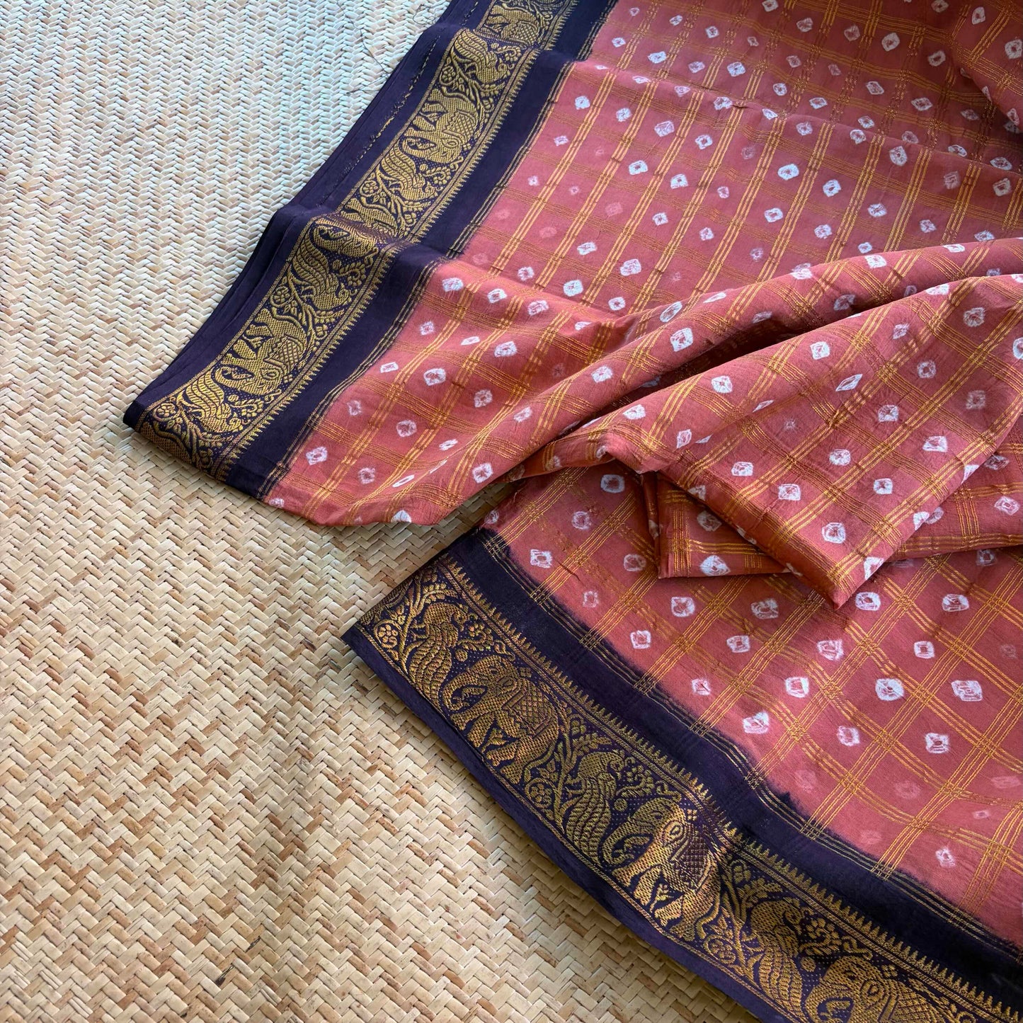 Peach Saree With Deep Brown Border, Hand knotted Sungudi On Cotton saree, Kaikattu Sungudi