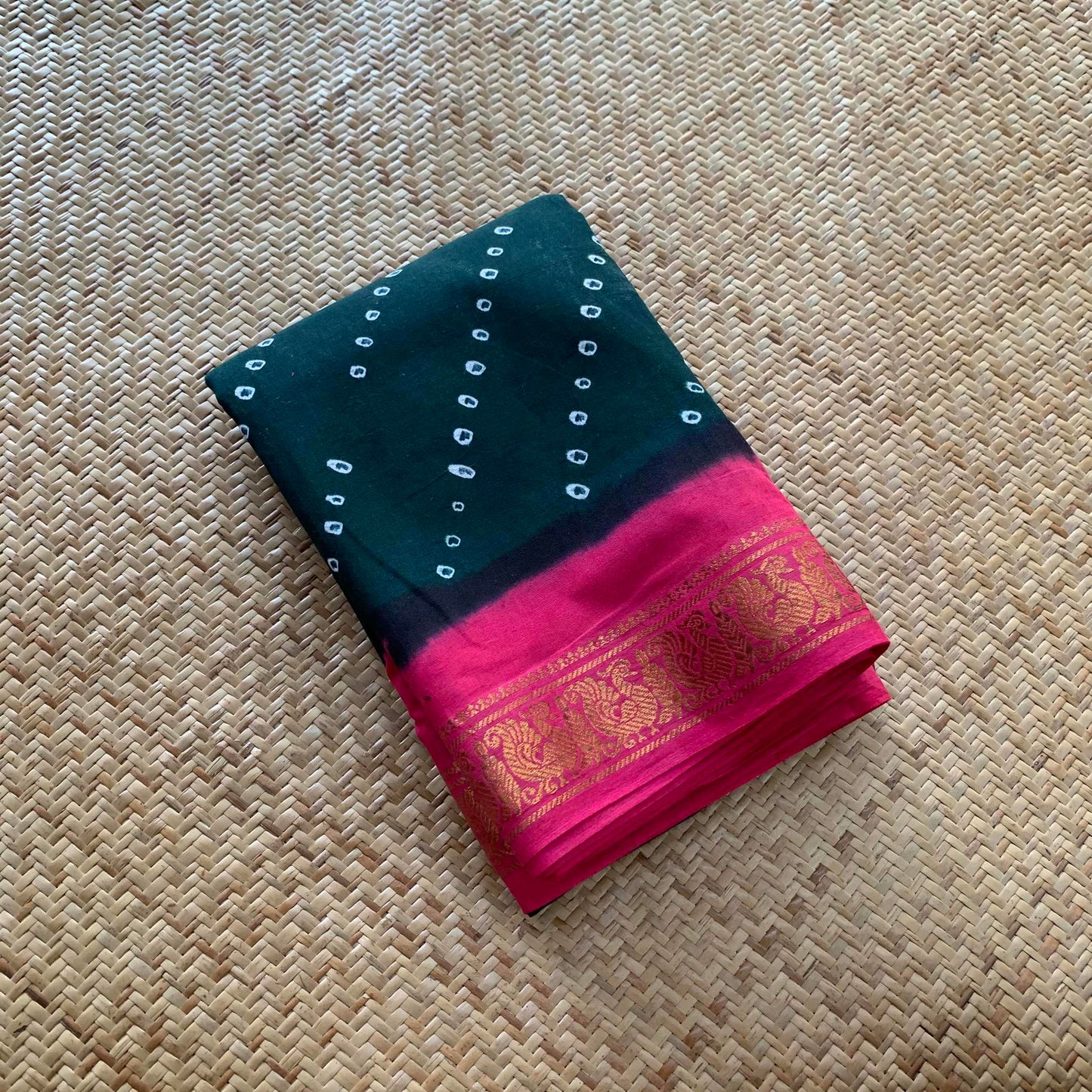 Bottle Green With Pink Saree , Hand knotted Sungudi , Kaikattu Cotton Sungadi