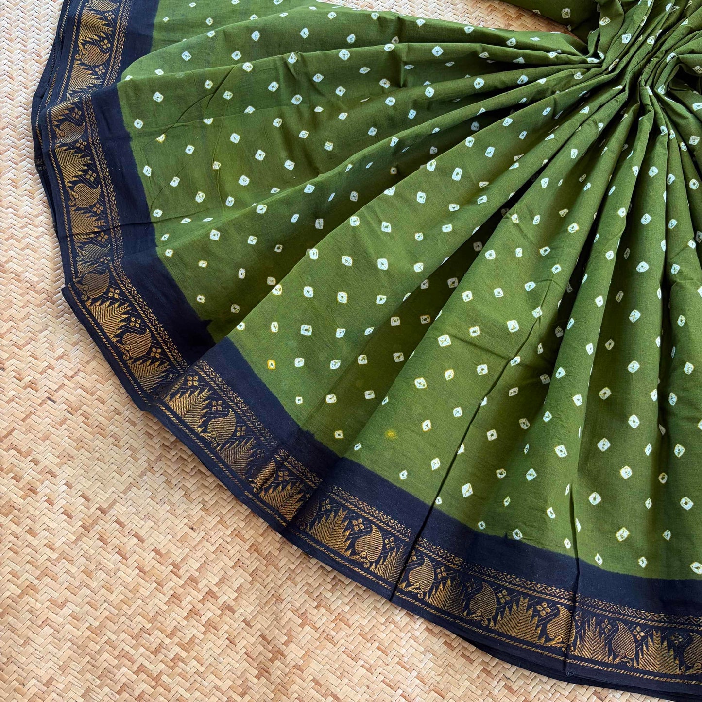 Green Saree With Black Border, Hand knotted Sungudi On a Border Cotton saree, Kaikattu Sungudi