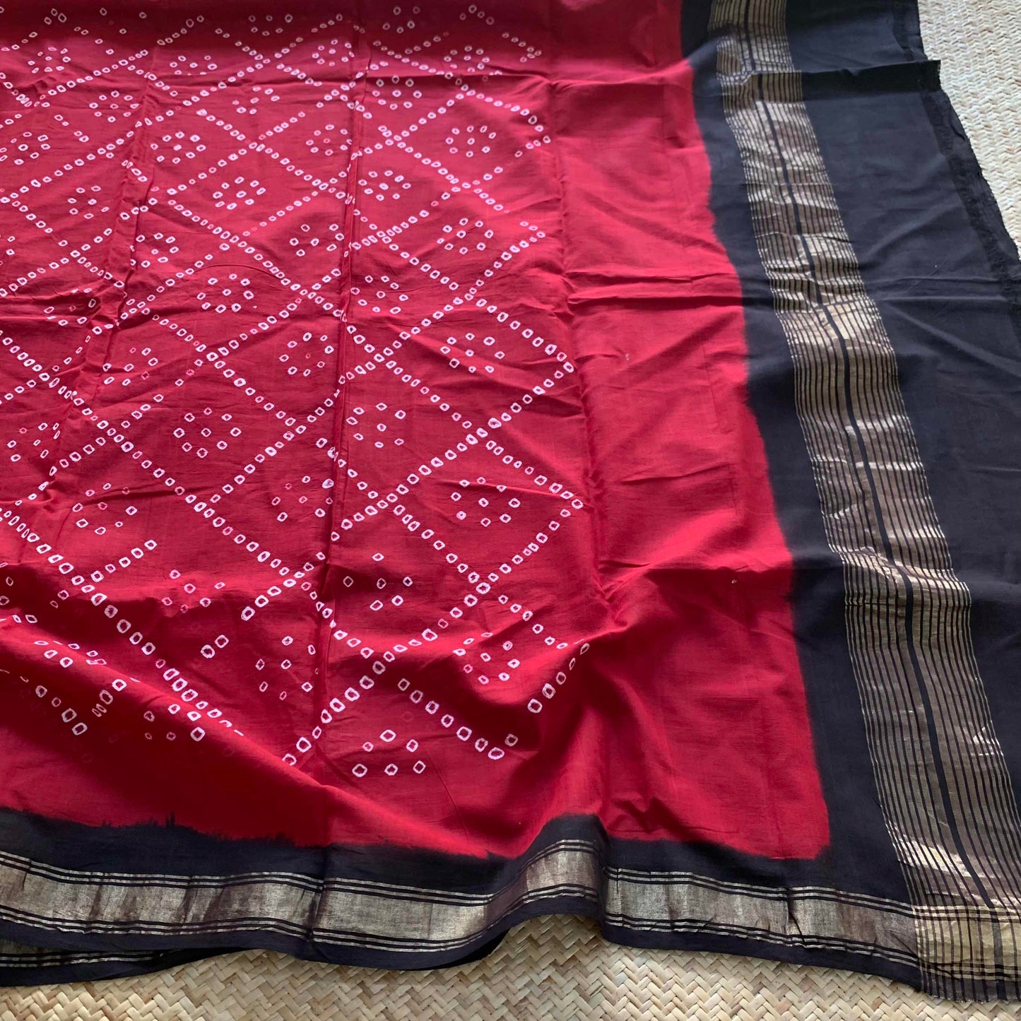 Red Dupatta , Hand woven, Hand knotted Sungudi Cotton saree, Kaikattu Sungadi