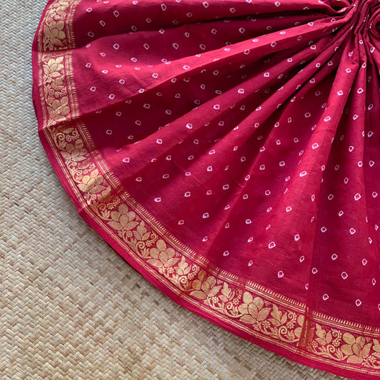 Red Saree , Hand knotted Sungudi On a Hand woven Grand Pallu Cotton saree, Kaikattu Sungadi